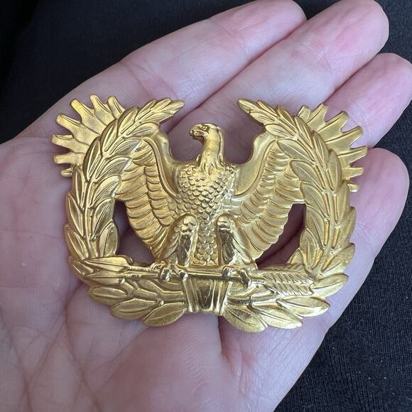 Vintage US WW2 Gold Metal Eagle Army Warrant Officer's Cap Hat Badge Pin